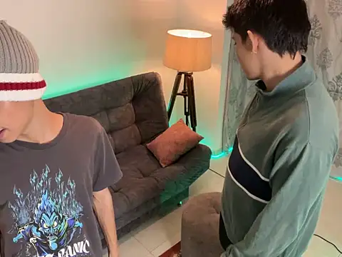 Snapshot of MyLatinHotBoys chatting on December 26, 11:35 pm MyLatinHotBoys online show from December 26, 11:35 pm