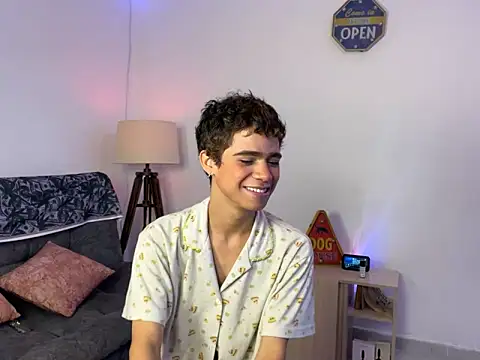 Snapshot of MyLatinHotBoys chatting on January 5, 8:31 pm MyLatinHotBoys online show from January 5, 8:31 pm