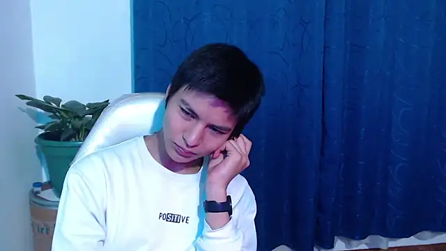 Snapshot of alanprince44 chatting on January 22, 2:26 am alanprince44 online show from January 22, 2:26 am