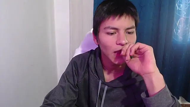 Snapshot of alanprince44 chatting on January 27, 10:06 pm alanprince44 online show from January 27, 10:06 pm