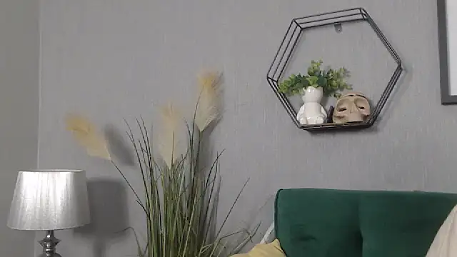 Snapshot of IzabelllNoir chatting on February 17, 8:52 am IzabelllNoir online show from February 17, 8:52 am