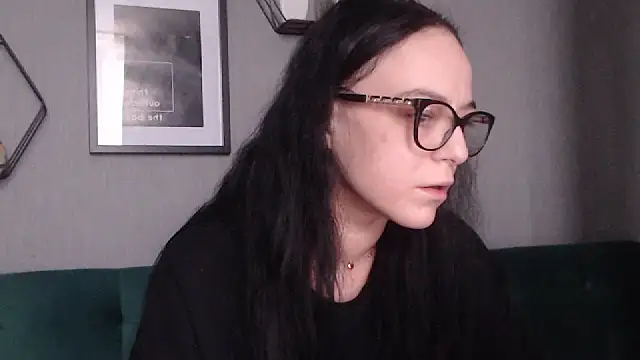 Snapshot of IzabelllNoir chatting on February 18, 8:05 am IzabelllNoir online show from February 18, 8:05 am