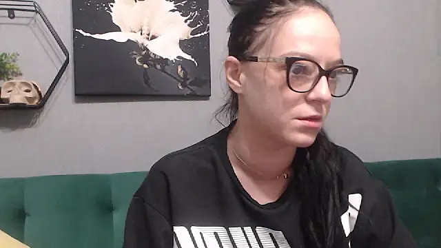 Snapshot of IzabelllNoir chatting on February 21, 8:18 am IzabelllNoir online show from February 21, 8:18 am