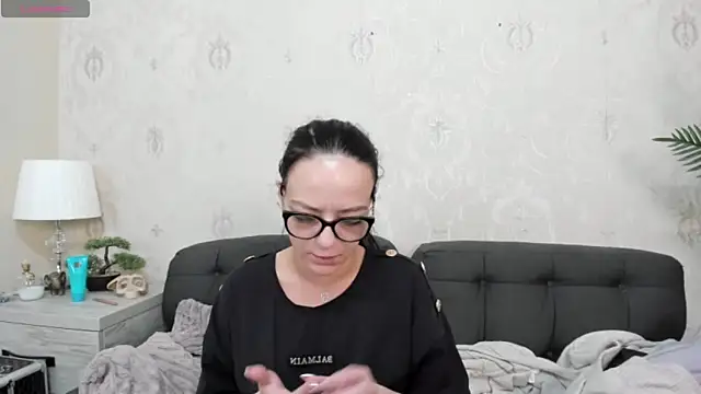 Snapshot of IzabelllNoir chatting on March 8, 9:28 am IzabelllNoir online show from March 8, 9:28 am