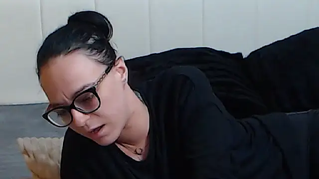 Snapshot of IzabelllNoir chatting on March 17, 9:33 am IzabelllNoir online show from March 17, 9:33 am