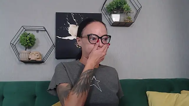 Snapshot of IzabelllNoir chatting on September 16, 8:59 am IzabelllNoir online show from September 16, 8:59 am
