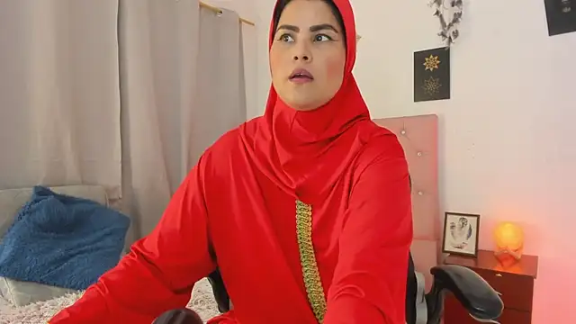 AishaAmin  online show from July 8, 12:31 pm