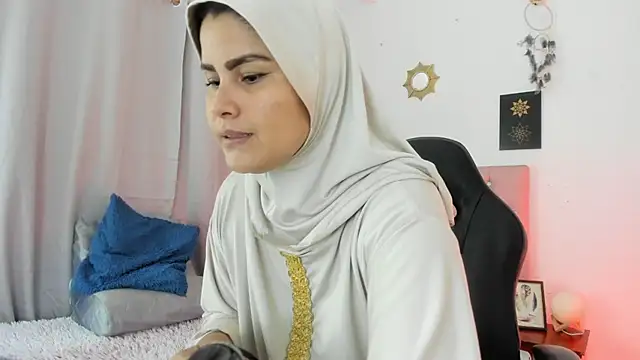 AishaAmin  online show from July 13, 12:08 pm