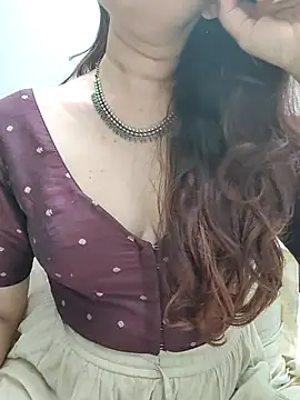 Snapshot of Brown_Maxi chatting on June 16, 3:47 pm Brown Maxi online show from June 16, 3:47 pm