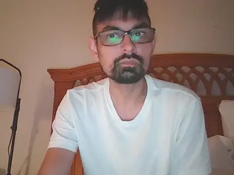 spence204011 online show from October 24, 9:33 pm