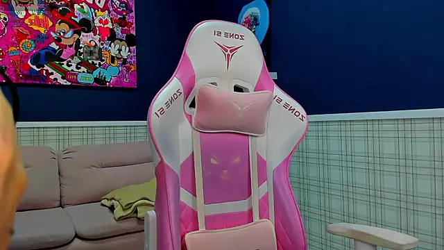 Snapshot of Angel_Sapphire_ chatting on December 6, 8:15 am Angel Sapphire online show from December 6, 8:15 am