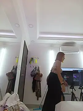 AdelinaVans online show from July 18, 11:25 am