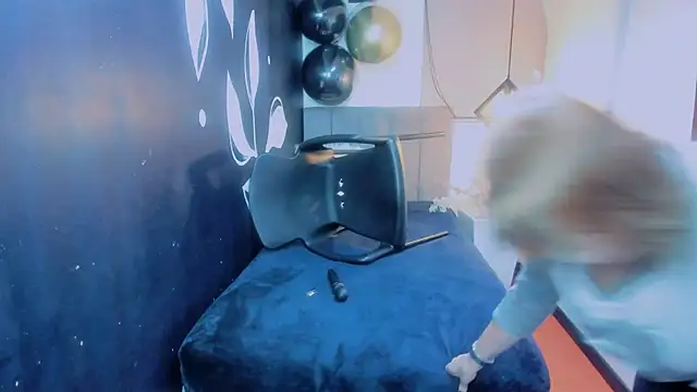 ScarletHoot  online show from December 4, 6:17 pm