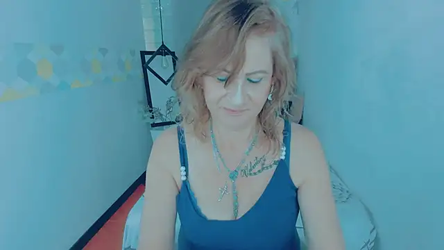 ScarletHoot  online show from January 20, 12:07 pm