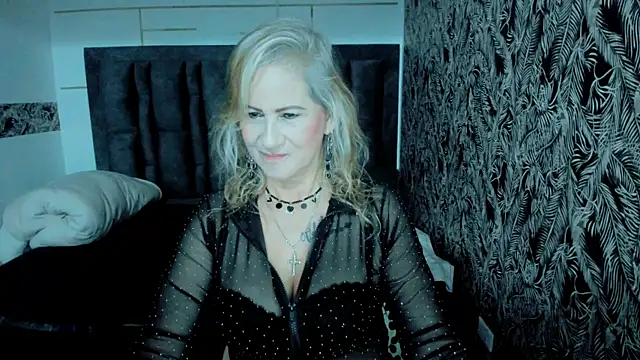 ScarletHoot  online show from October 22, 11:54 am