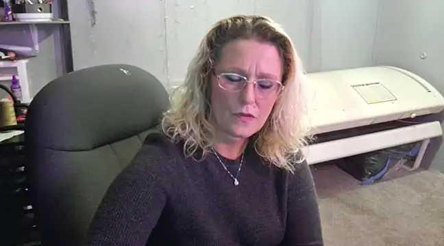 Snapshot of Lisalovely6981 chatting on January 22, 10:26 pm Lisalovely6981 online show from January 22, 10:26 pm