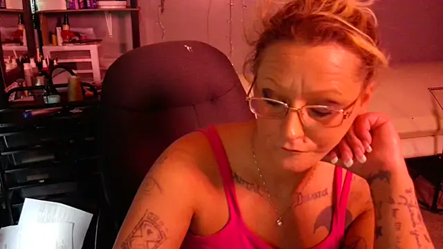 Snapshot of Lisalovely6981 chatting on January 26, 5:02 pm Lisalovely6981 online show from January 26, 5:02 pm