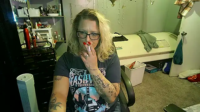 Snapshot of Lisalovely6981 chatting on February 20, 10:59 pm Lisalovely6981 online show from February 20, 10:59 pm