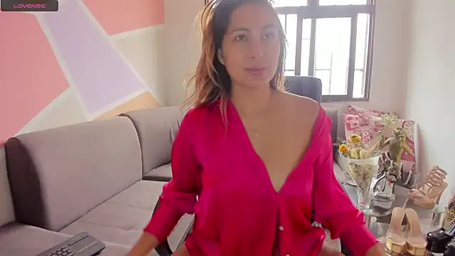 Snapshot of Maiaconnor_ chatting on February 16, 4:10 pm Maiaconnor online show from February 16, 4:10 pm