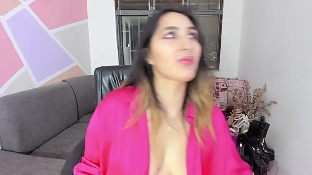 Snapshot of Maiaconnor_ chatting on November 15, 3:59 am Maiaconnor online show from November 15, 3:59 am