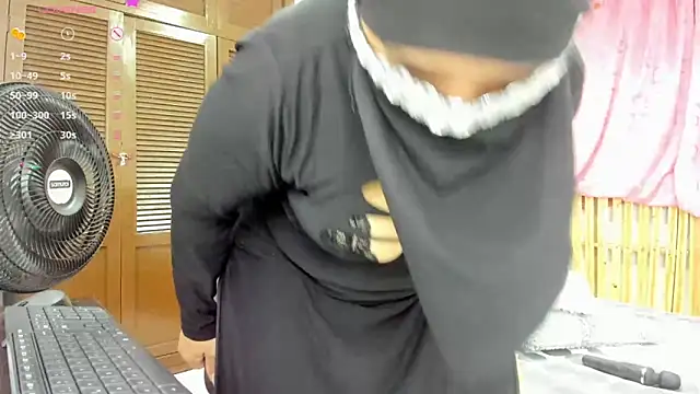 Snapshot of Uzziah_Sabag chatting on February 28, 12:32 am Uzziah Sabag online show from February 28, 12:32 am