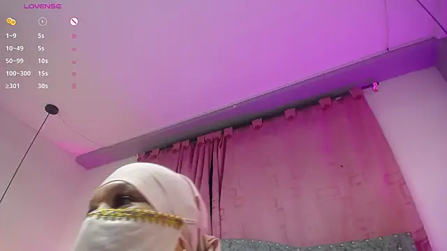 Snapshot of Uzziah_Sabag chatting on October 28, 12:03 am Uzziah Sabag online show from October 28, 12:03 am