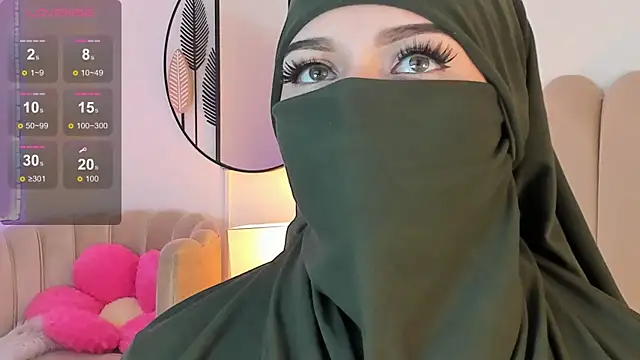 Snapshot of anna-henao chatting on March 8, 1:47 pm anna-henao online show from March 8, 1:47 pm