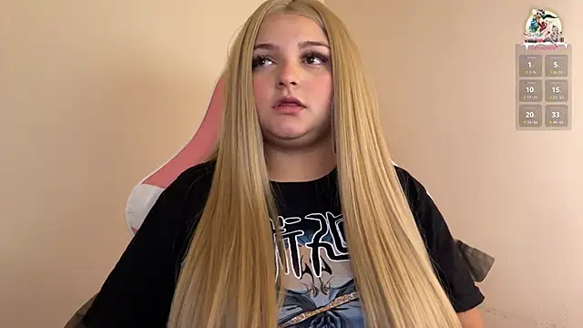 Snapshot of SweetPaige_ chatting on December 26, 8:11 pm SweetPaige online show from December 26, 8:11 pm