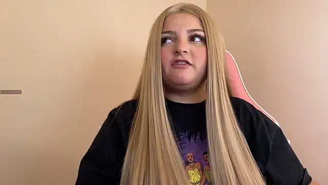 Snapshot of SweetPaige_ chatting on January 2, 5:50 pm SweetPaige online show from January 2, 5:50 pm