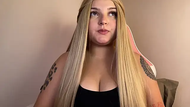 Snapshot of SweetPaige_ chatting on January 5, 12:42 am SweetPaige online show from January 5, 12:42 am