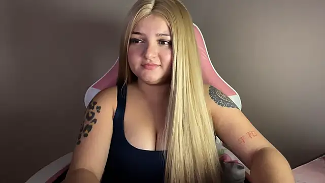 Snapshot of SweetPaige_ chatting on January 23, 11:36 pm SweetPaige online show from January 23, 11:36 pm