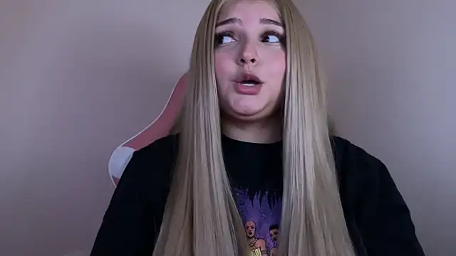 Snapshot of SweetPaige_ chatting on February 3, 10:00 pm SweetPaige online show from February 3, 10:00 pm