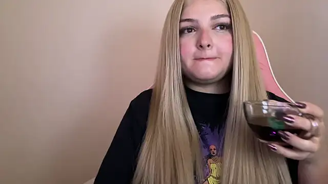 Snapshot of SweetPaige_ chatting on February 6, 12:48 pm SweetPaige online show from February 6, 12:48 pm