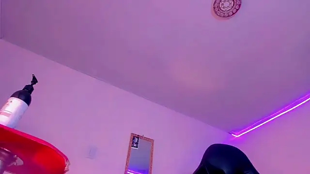 naomy  xx online show from March 12, 7:06 pm