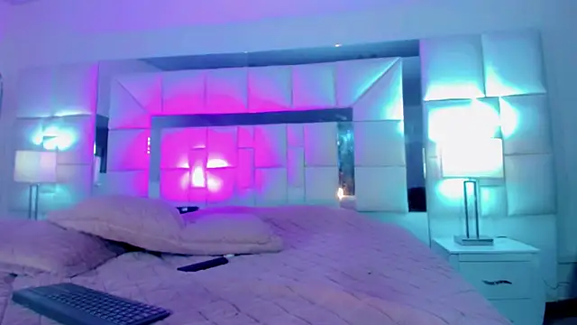 naomy  xx online show from March 17, 7:26 pm