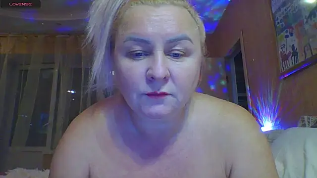 Snapshot of mira_robinsonnn chatting on October 19, 9:26 pm mira robinsonnn online show from October 19, 9:26 pm