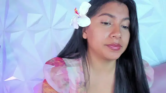 LinnaGardenia online show from February 6, 1:21 pm