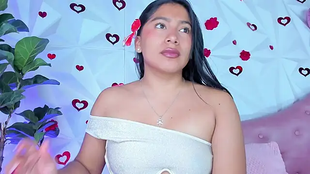 LinnaGardenia online show from March 19, 2:13 pm