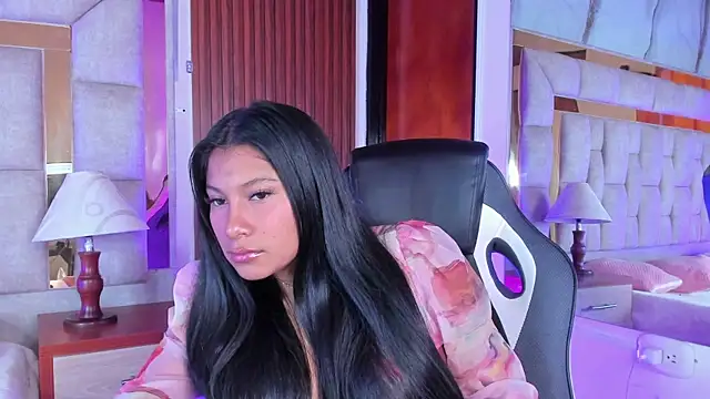 LinnaGardenia online show from January 11, 1:27 pm