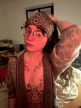 Snapshot of _foxygirl_ chatting on December 5, 9:39 pm  foxygirl  online show from December 5, 9:39 pm