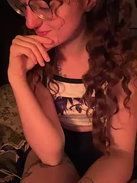 Snapshot of _foxygirl_ chatting on December 7, 9:55 pm  foxygirl  online show from December 7, 9:55 pm