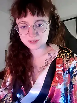 Snapshot of _foxygirl_ chatting on March 4, 10:05 pm  foxygirl  online show from March 4, 10:05 pm