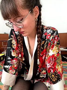 Snapshot of _foxygirl_ chatting on October 5, 9:51 am  foxygirl  online show from October 5, 9:51 am