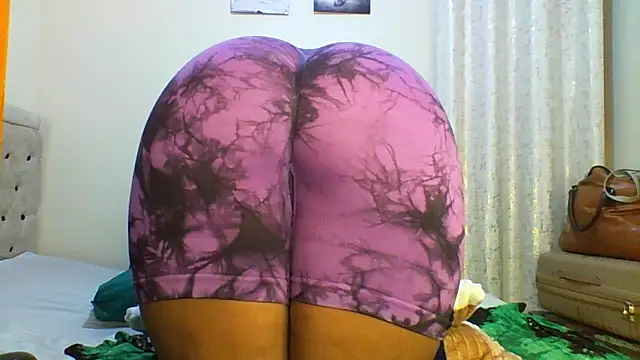 Petitiebooty online show from December 17, 4:40 am