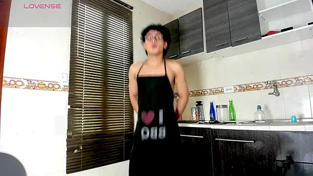 Snapshot of Jhonny-Blake chatting on June 30, 7:59 pm Jhonny-Blake online show from June 30, 7:59 pm
