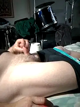 Snapshot of iambradz chatting on October 15, 6:08 pm iambradz online show from October 15, 6:08 pm