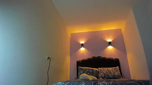 Snapshot of Sofia_Clauss_ chatting on February 2, 5:06 am Sofia Clauss online show from February 2, 5:06 am