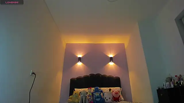 Snapshot of Sofia_Clauss_ chatting on February 13, 5:14 am Sofia Clauss online show from February 13, 5:14 am