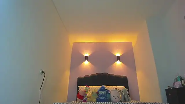 Snapshot of Sofia_Clauss_ chatting on February 17, 4:20 am Sofia Clauss online show from February 17, 4:20 am