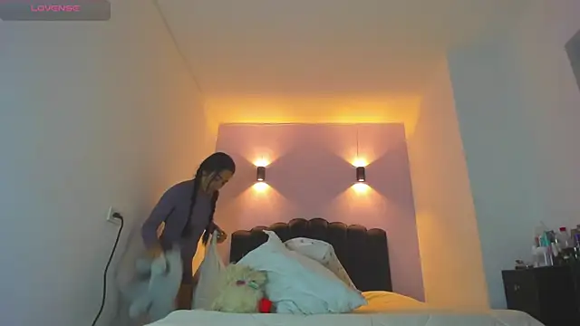 Snapshot of Sofia_Clauss_ chatting on March 2, 4:03 am Sofia Clauss online show from March 2, 4:03 am